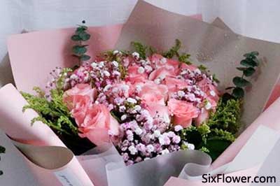 我们在给50多岁的女士送花的时候要表达的含义主要是祝福对方美满