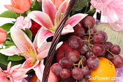 水果和鲜花如何搭配 一束水果鲜花 带给你能看又能吃的享受 六朵花