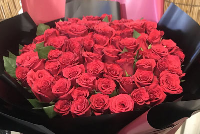 寓意好！价格实惠！这款玫瑰花是白色情人节最畅销的款式！