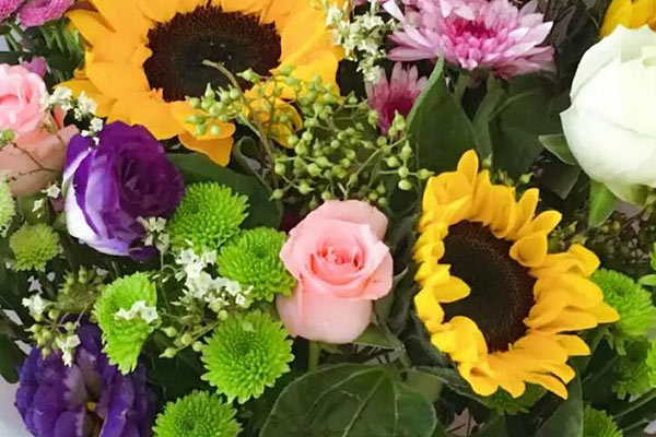 61儿童节送花表达温馨关爱送什么花？