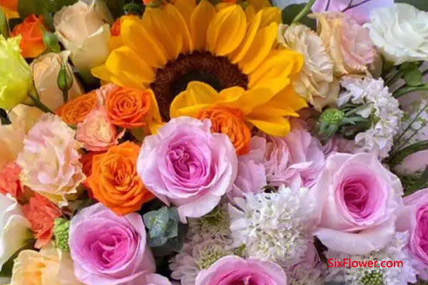 给女儿送花：向日葵+粉玫瑰的组合花束！