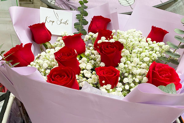 情人节送玫瑰花的含义是什么？情人节怎么送玫瑰花更好？