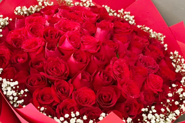 七夕节表白送哪种颜色的玫瑰花？七夕向心爱的人表白选对玫瑰花颜色很重要！