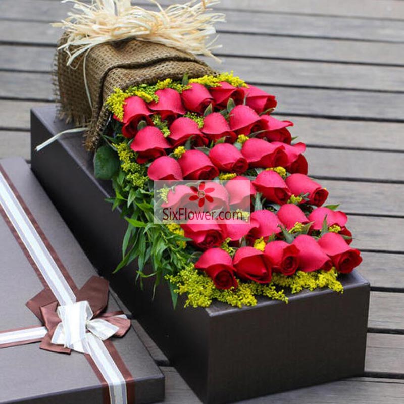 30朵红玫瑰礼盒装，人生为你而更美好