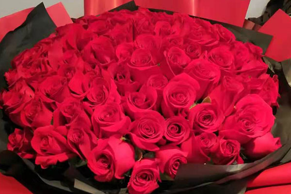 七夕节给女朋友送哪种颜色的玫瑰花比较好？