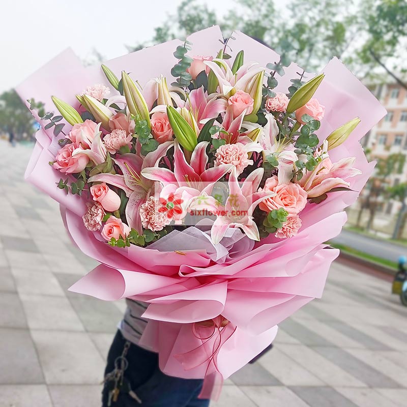11朵戴安娜粉玫瑰康乃馨百合，最美好的祝愿