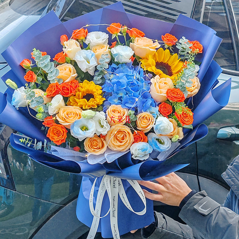 12朵香槟玫瑰2朵向日葵,收获满满美好