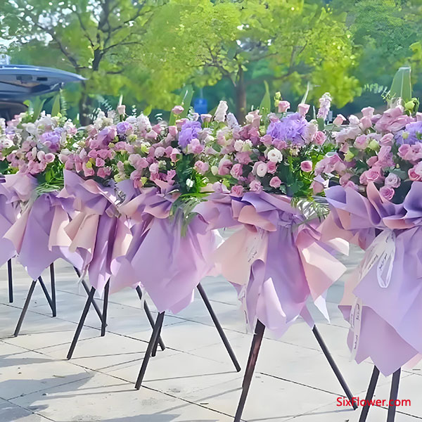 紫色系花篮，那是&ldquo;高级定制款&rdquo;
